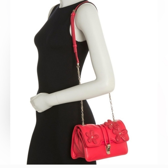 🔹️MCM 🔹️Red Leather Run Candy Small Crystal Flower Small Flap Shoulder Bag NWT - Picture 2 of 8